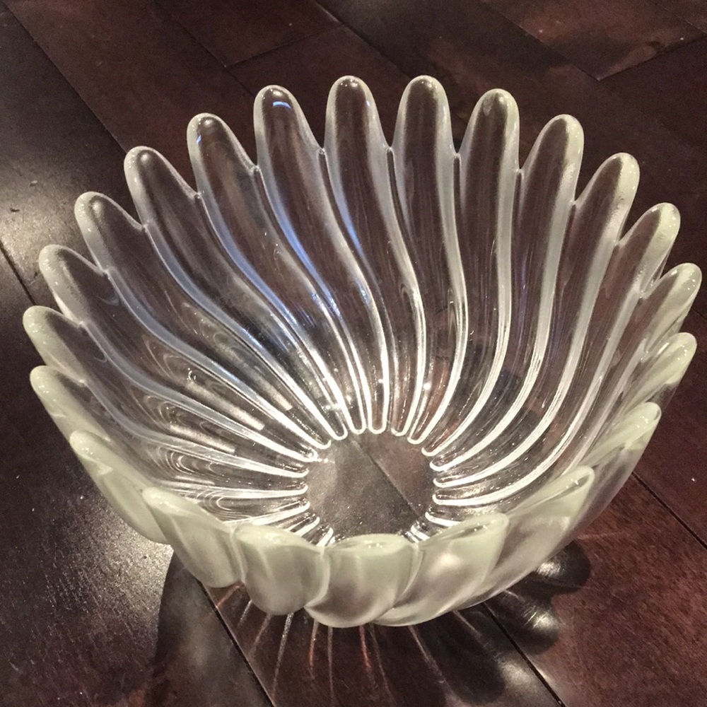 Set of 3 Fluted Glass Display or Serving Bowls Floral Petals Shape - Picture 4 of 14